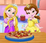 Готовим пиццу с малышками принцессами Рапунцель и Белль